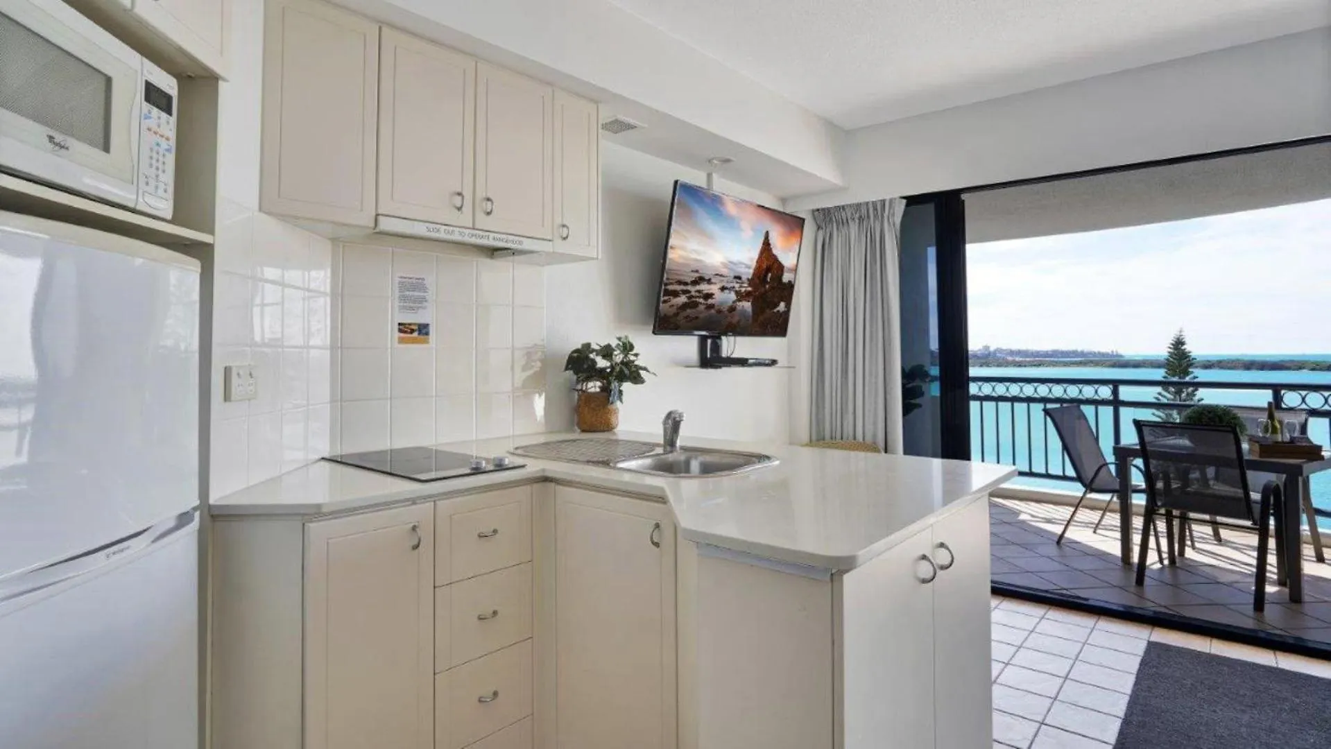 #812 Ramada Resort, Beachfront Golden Beach 0*,